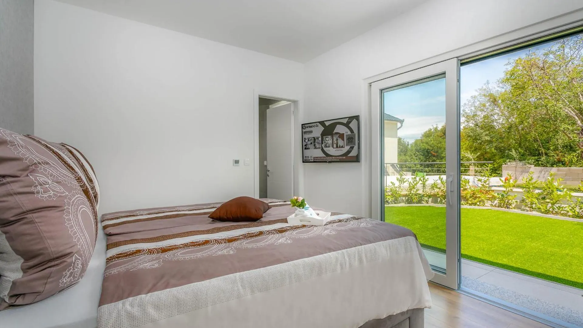 Deluxe Villa With Swimming Pool, Whirlpool On The Roof Terrace With A Beautiful Sea View - By Traveler Tourist Agency Krk Id 2125 I Sveti Vid-Miholjice