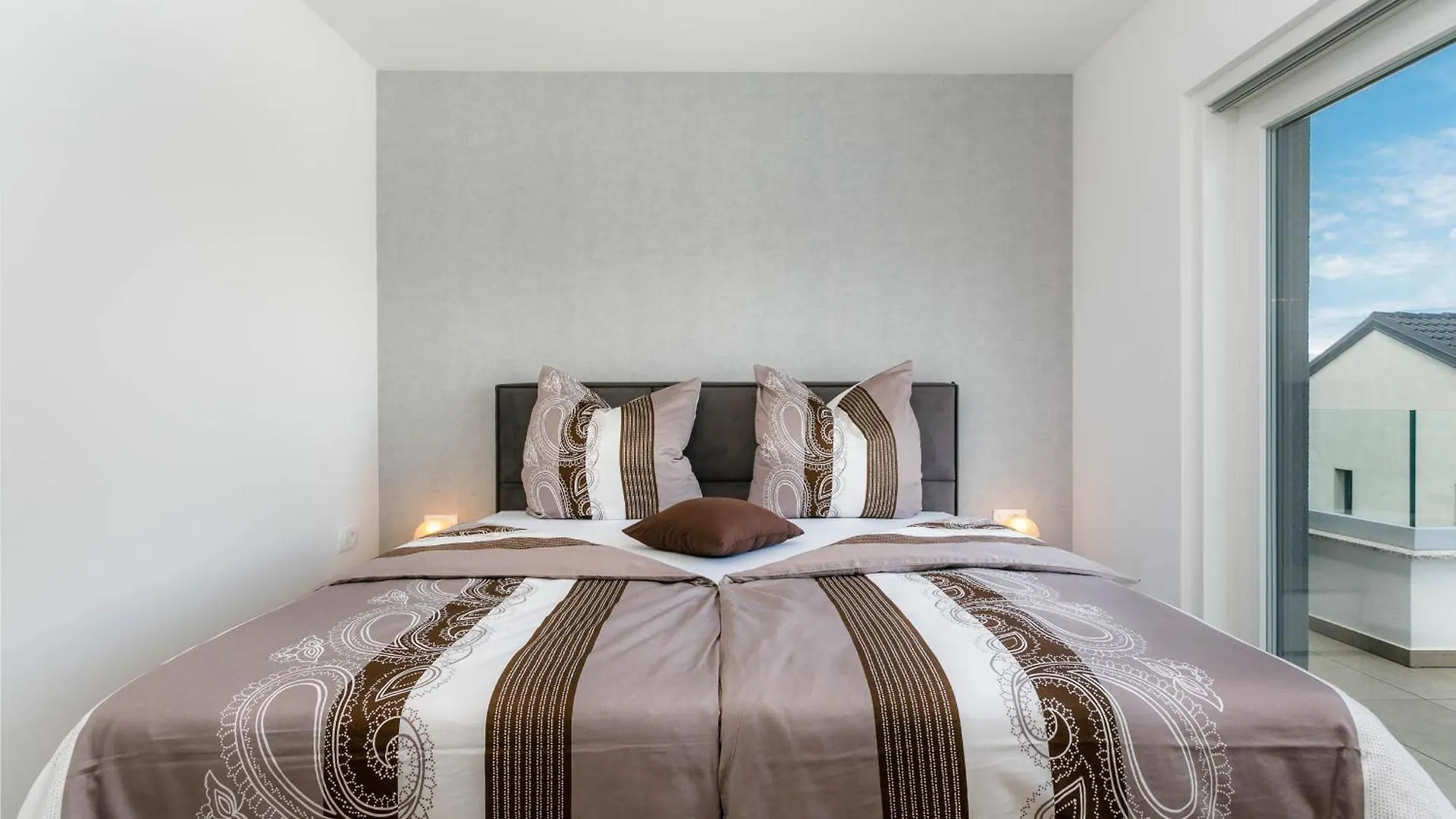 Deluxe Villa With Swimming Pool, Whirlpool On The Roof Terrace With A Beautiful Sea View - By Traveler Tourist Agency Krk Id 2125 I Sveti Vid-Miholjice